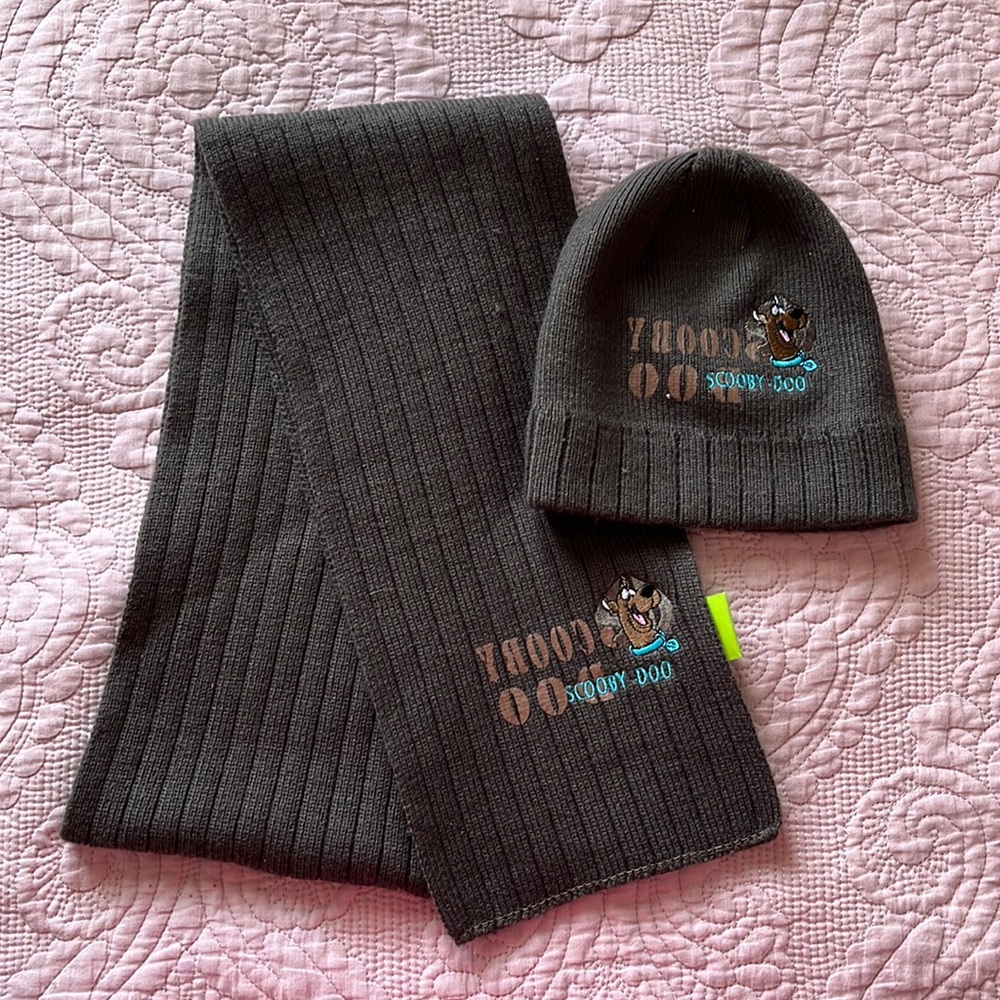Scoot Doo hat and scarf